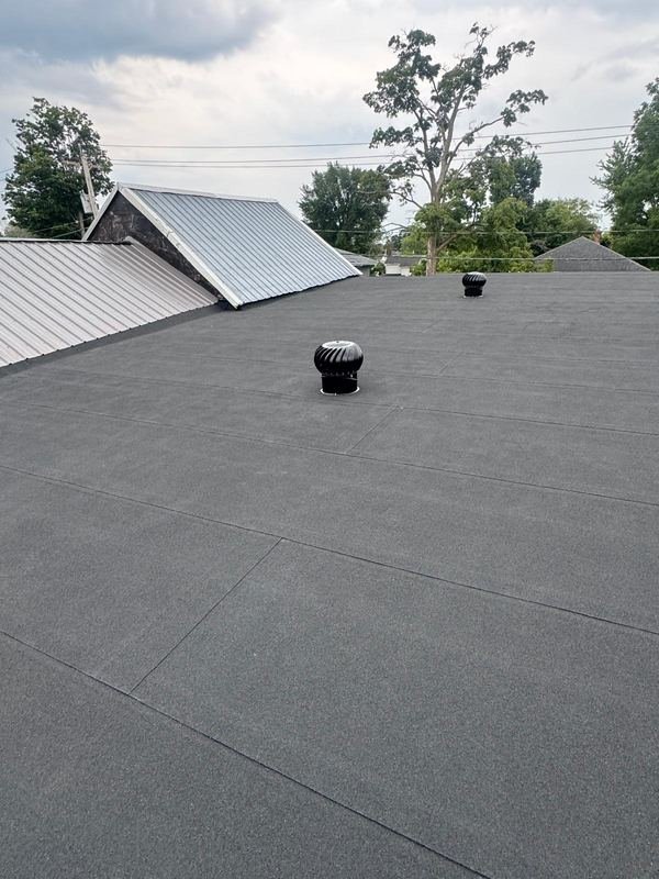 Flat membrane roof with vents